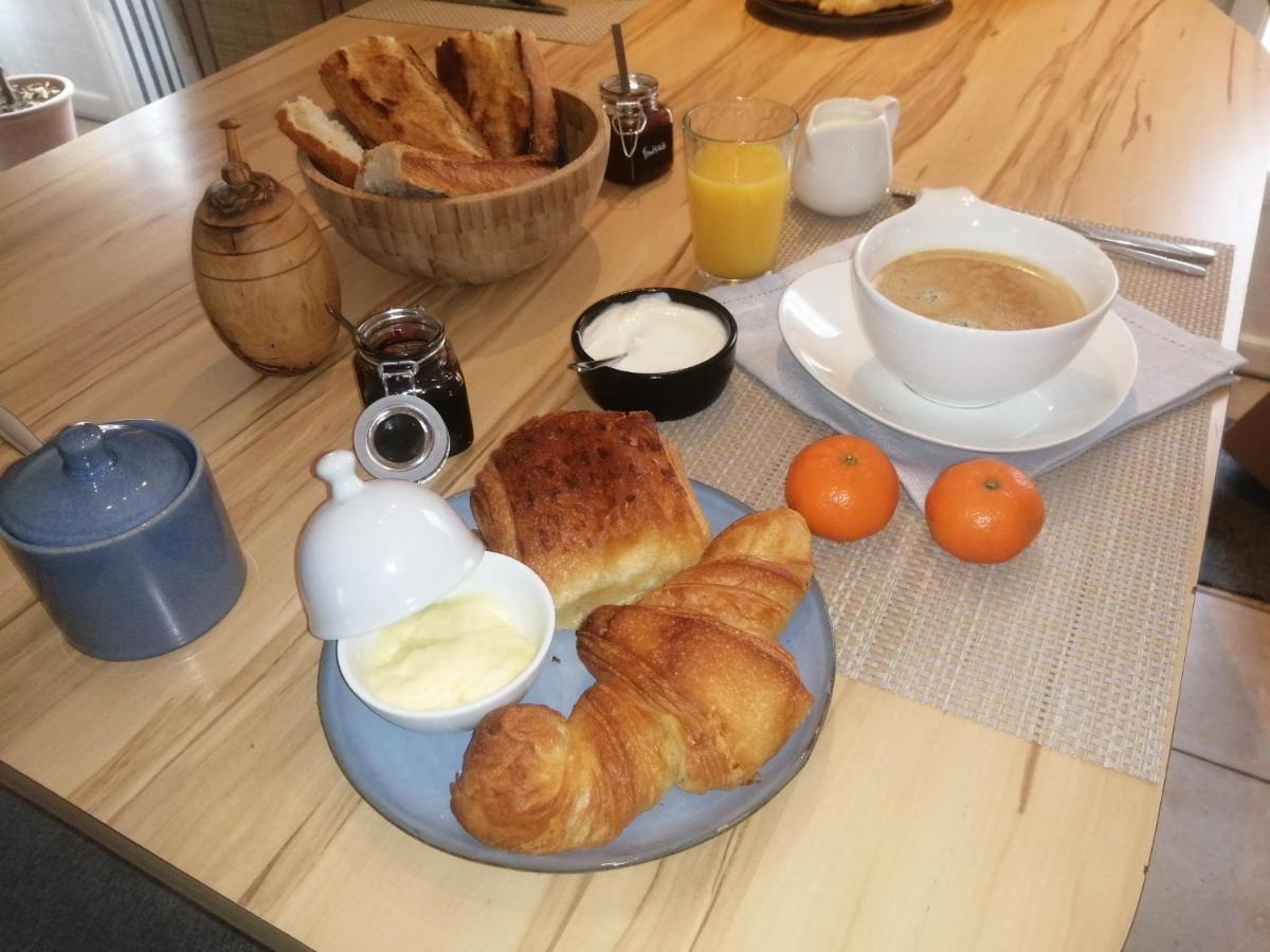 La Maison D'Elise Bed & Breakfast Dollon Dış mekan fotoğraf